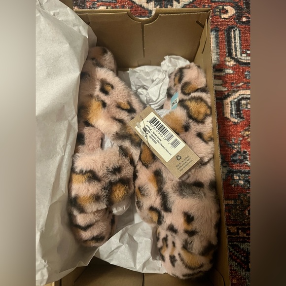 TOMS Cheetah print slippers. - Picture 3 of 3